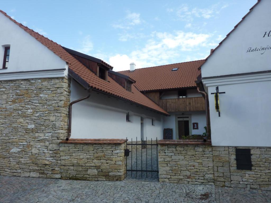 Holubnik Statecnych Zen Kralovych Otel Luže Dış mekan fotoğraf