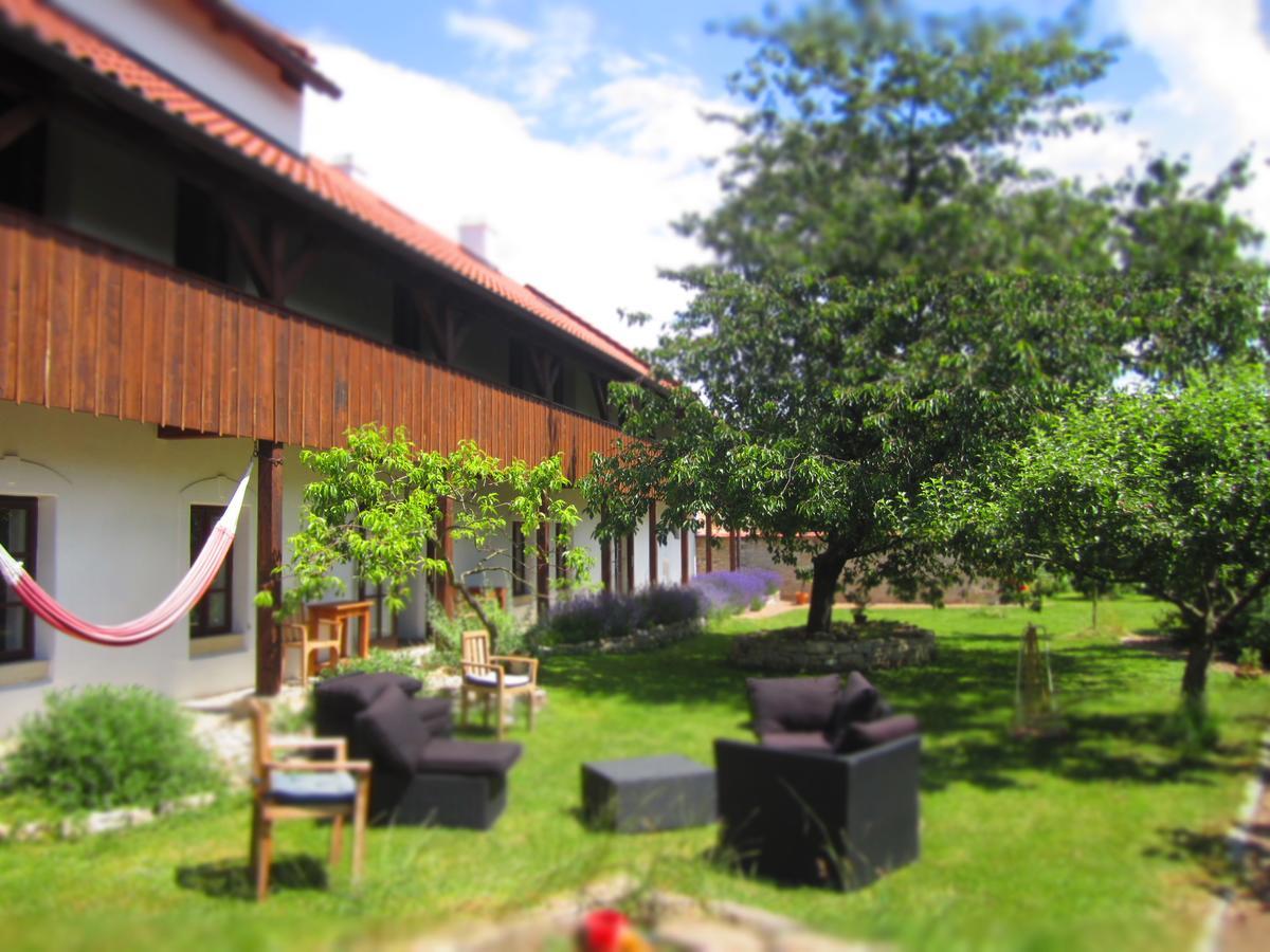 Holubnik Statecnych Zen Kralovych Otel Luže Dış mekan fotoğraf