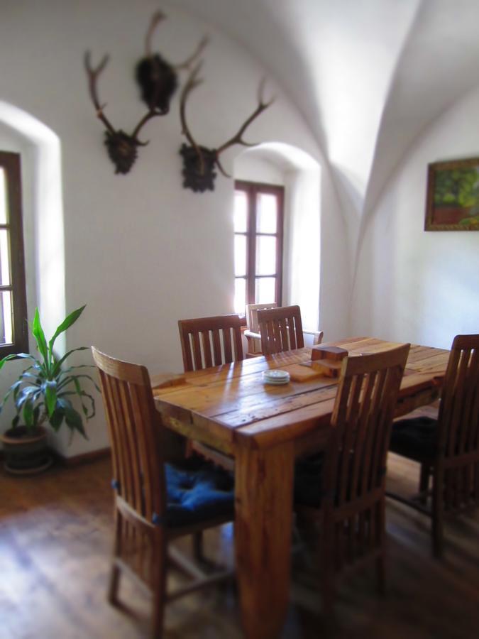 Holubnik Statecnych Zen Kralovych Otel Luže Dış mekan fotoğraf