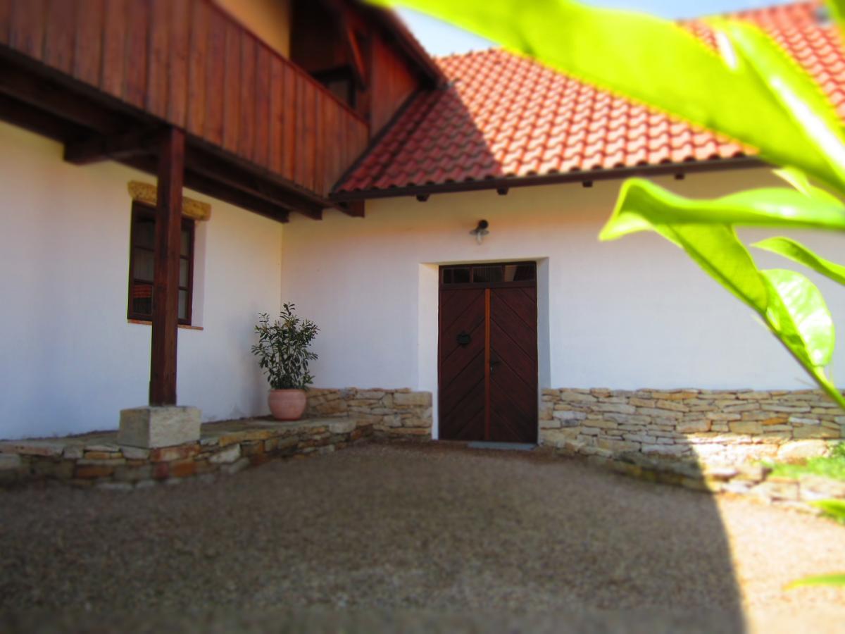 Holubnik Statecnych Zen Kralovych Otel Luže Dış mekan fotoğraf