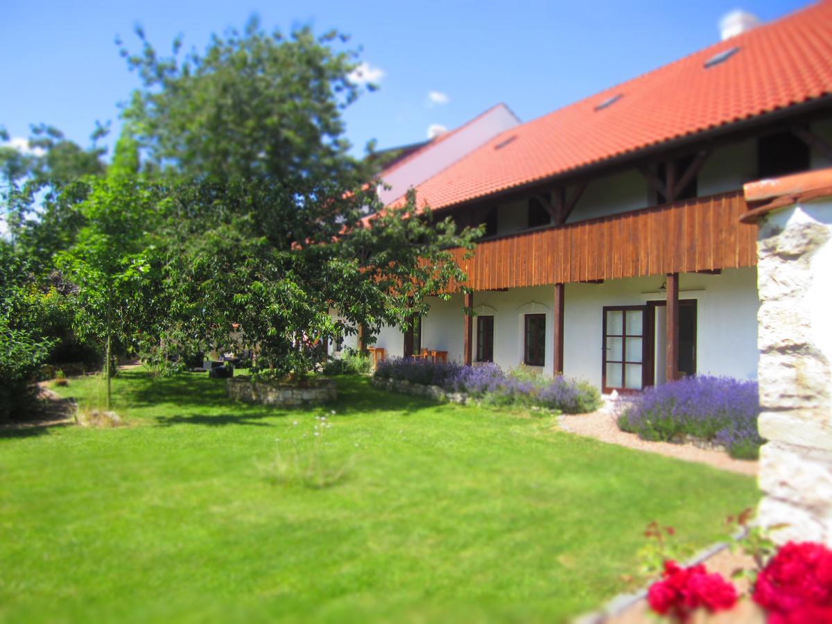 Holubnik Statecnych Zen Kralovych Otel Luže Dış mekan fotoğraf